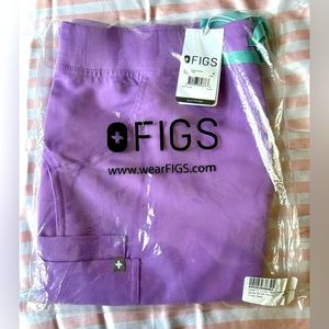 FIGS Kade cargo scrub pants. Medium petite. Lilac Dawn